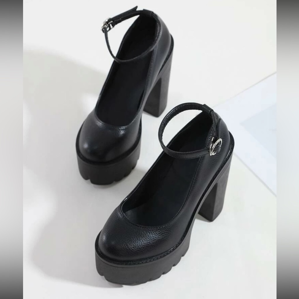 BRAND NEW NEVER WORN